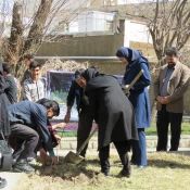 باحضورمسئولین و ودانشجویان دانشگاه فنی و حرفه ای برگزار شد :
کاشت نهال به مناسبت روز درختکاری و آغاز هفته منابع طبیعی 3