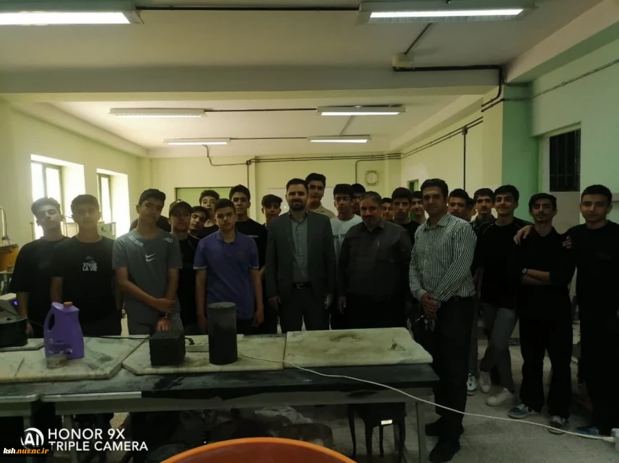 در راستای شناساندن ظرفیت ها ی دانشگاه ملی مهارت و توجه دانش آموزان به ادامه تحصیل دراین دانشگاه صورت پذیرفت:
بازدید دانش‌آموزان دبیرستان صابرین به مناسبت هفته مشاغل از آموزشکده ملی مهارت پسران شماره یک کرمانشاه 2