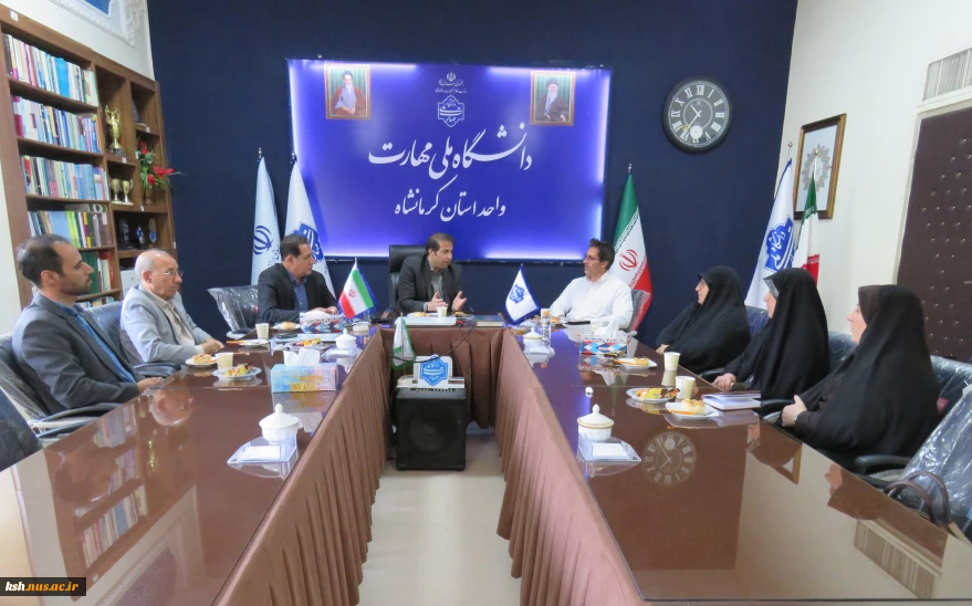 دیدار دکتر شاپور ابراهیمی سرپرست دانشگاه ملی مهارت استان کرمانشاه با اعضاء شورای فرماندهی حوزه های سه و چهار کارمندی  دانشگاه های استان