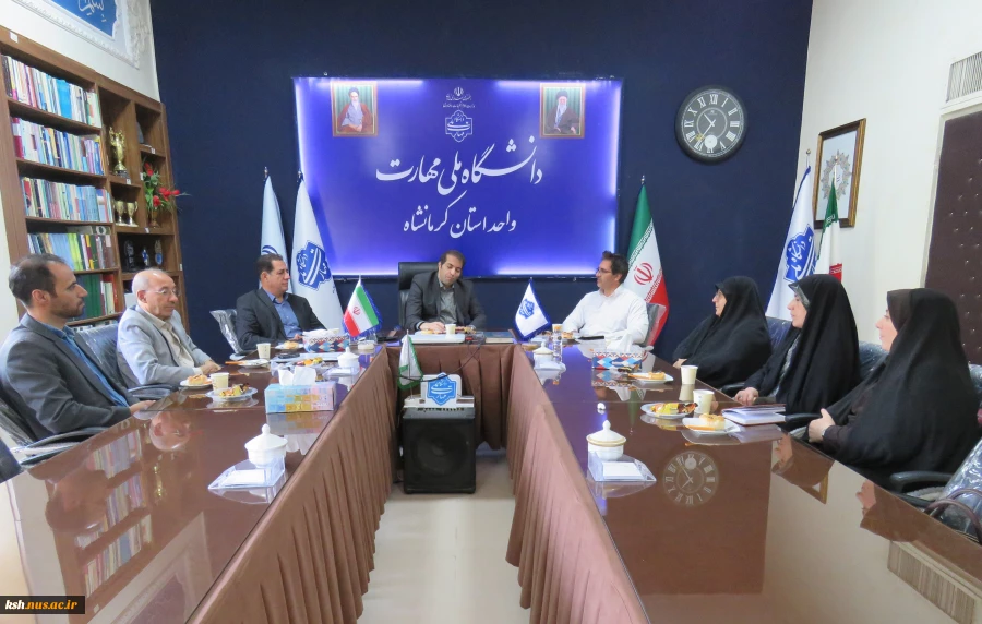 دیدار دکتر شاپور ابراهیمی سرپرست دانشگاه ملی مهارت استان کرمانشاه با اعضاء شورای فرماندهی حوزه های سه و چهار کارمندی  دانشگاه های استان  3