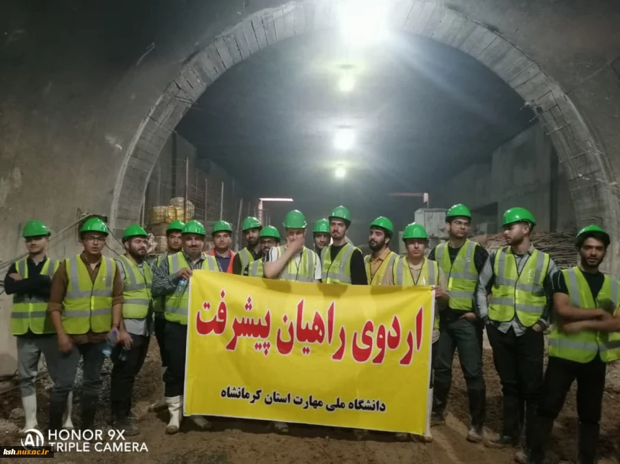 در ادامه تورهای راهیان پیشرفت برگزار گردید:
بازدید دانشجویان دانشگاه ملی مهارت شماره یک کرمانشاه از پروژه قطار شهری کرمانشاه 2