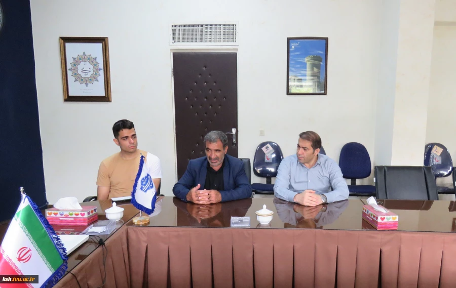 در راستای گرامی داشت مقام شامخ شهیدان صورت گرفت:
تقدیر از پدر پاسدار رشید اسلام فرهاد قبادی  2