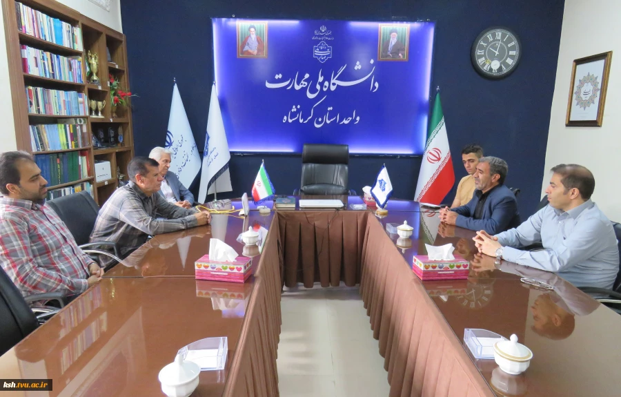 در راستای گرامی داشت مقام شامخ شهیدان صورت گرفت:
تقدیر از پدر پاسدار رشید اسلام فرهاد قبادی  2