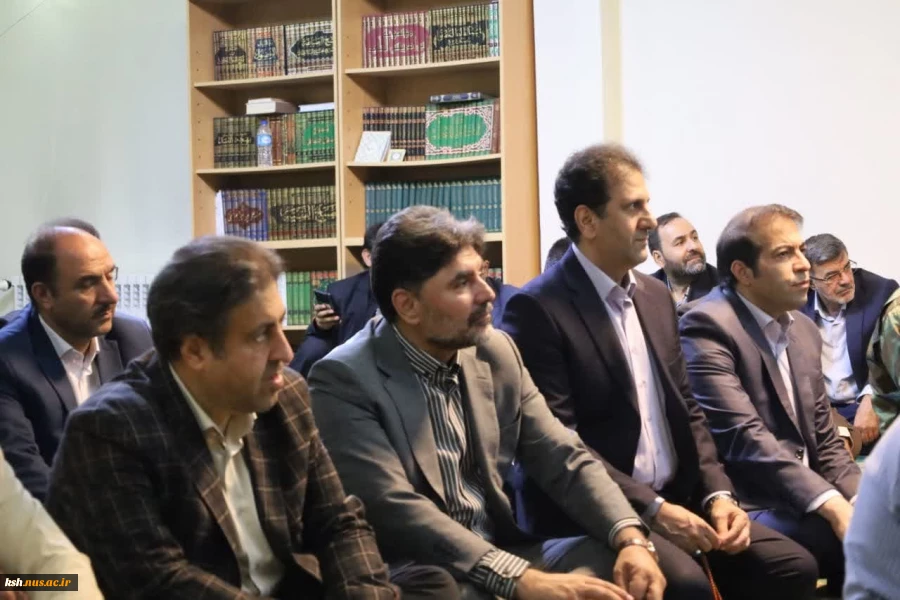 استاندار و جمعی از مدیران استان کرمانشاه، در اولین روز کاری هفته دولت، با نماینده ولی فقیه در استان و امام جمعه کرمانشاه، دیدار کردند 4